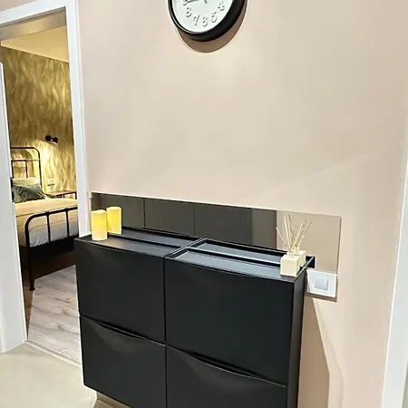 Exigent Plaza Home - Free Parking アパート