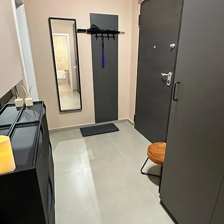 Exigent Plaza Home - Free Parking * ブカレスト